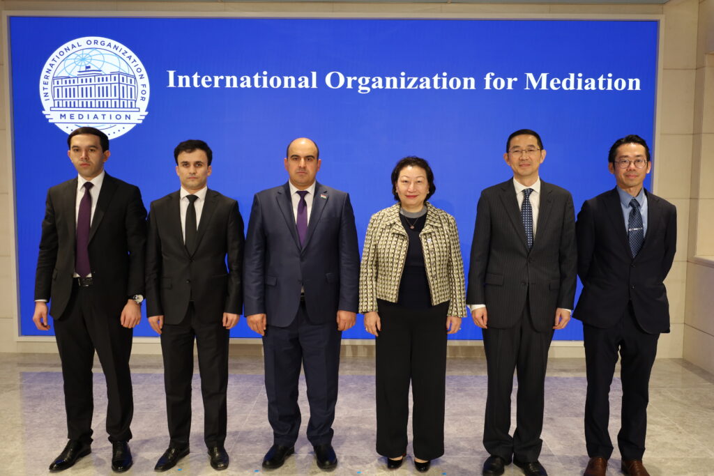 塔吉克斯坦司法部代表团访问国际调解院