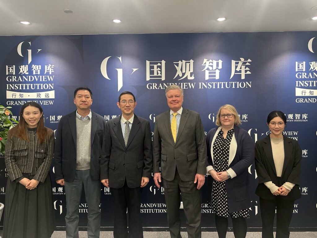 孙劲常务副秘书长会见芬兰驻华大使明凯