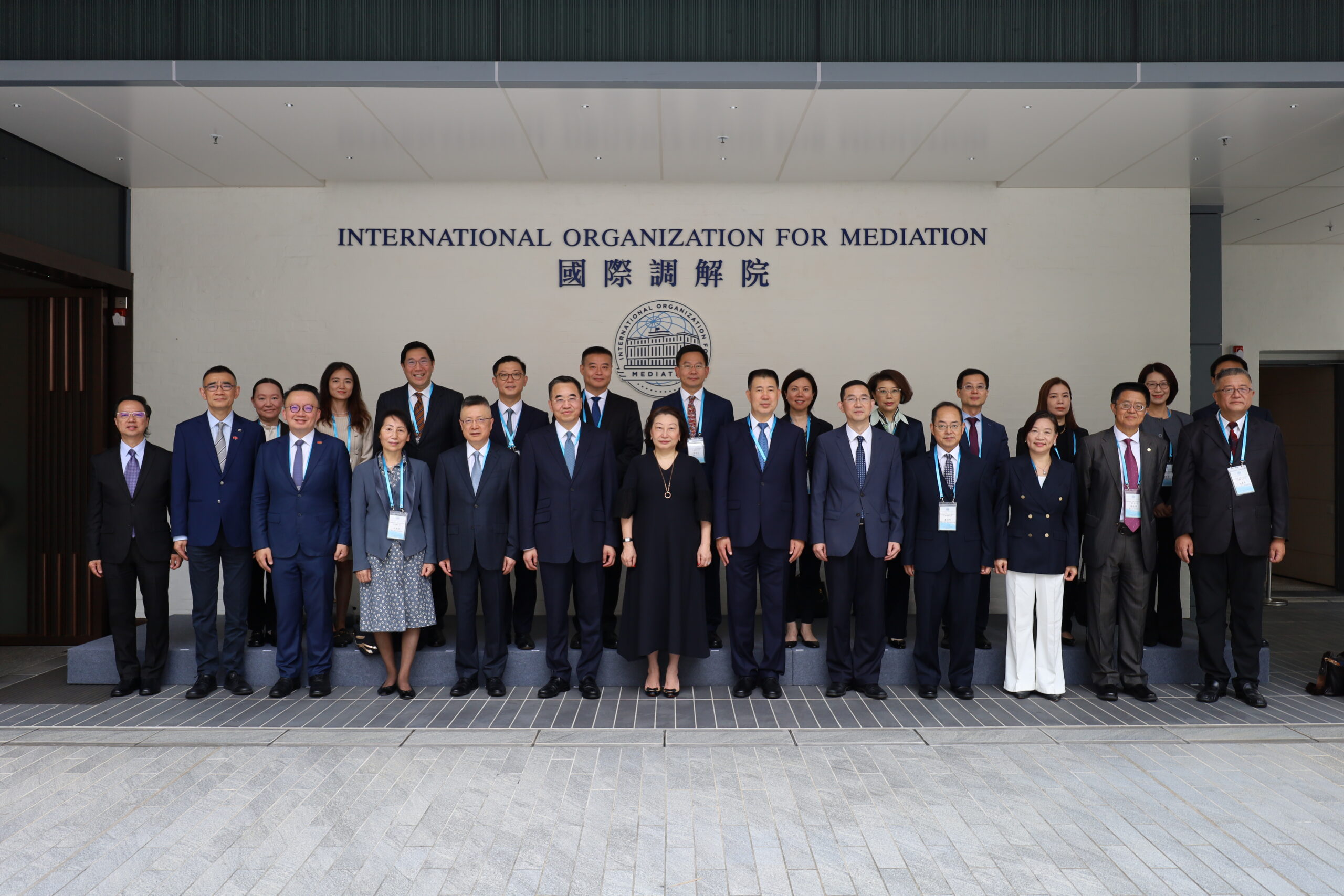 photo-Dialogue with Mediators